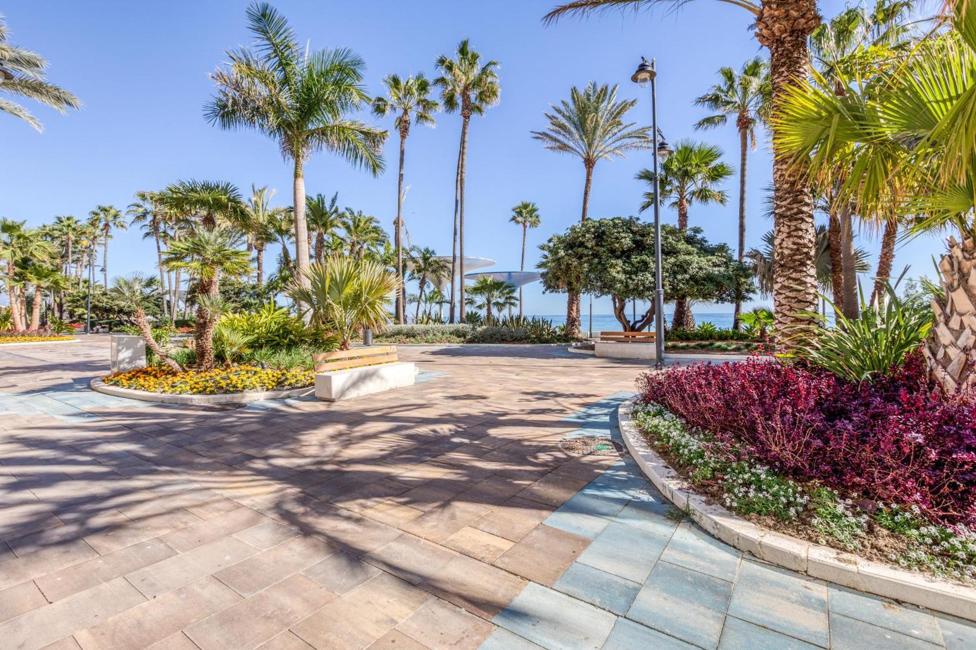 Hanami Plaza Abc Estepona Exterior foto